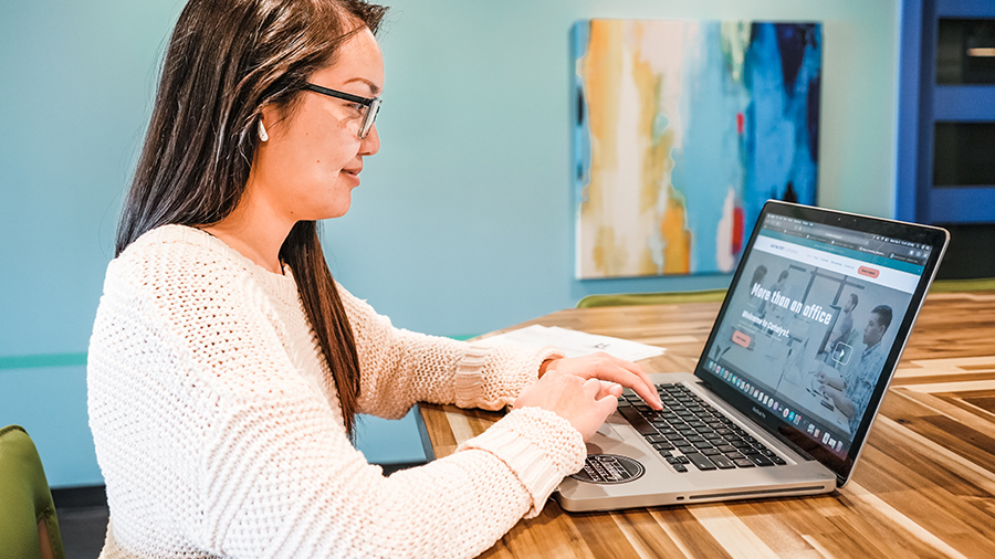 woman coaching another business woman